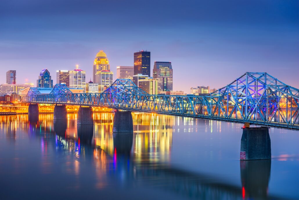 Louisville, Kentucky, USA downtown skyline on the Ohio River at